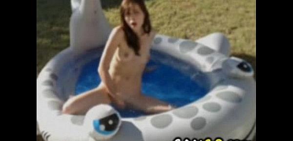  Kinky Sexy Webcam Teen Masturbates in Pool Like a Frog - camg8